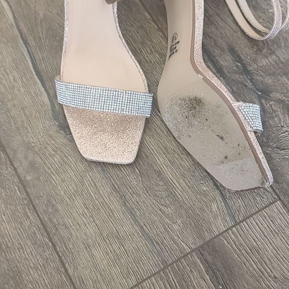 MY DELICIOUS SHOES. - Picture 3 of 9